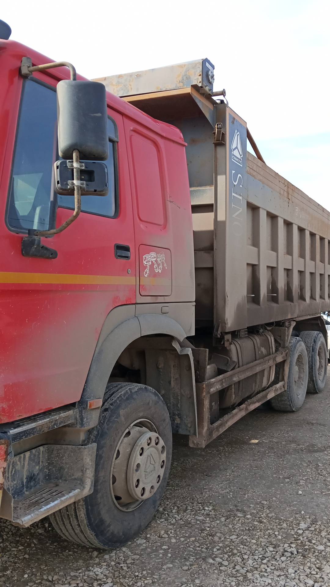 HOWO ZZ3327S3847E 6х4,  211 215 км, 2022 года в лизинг