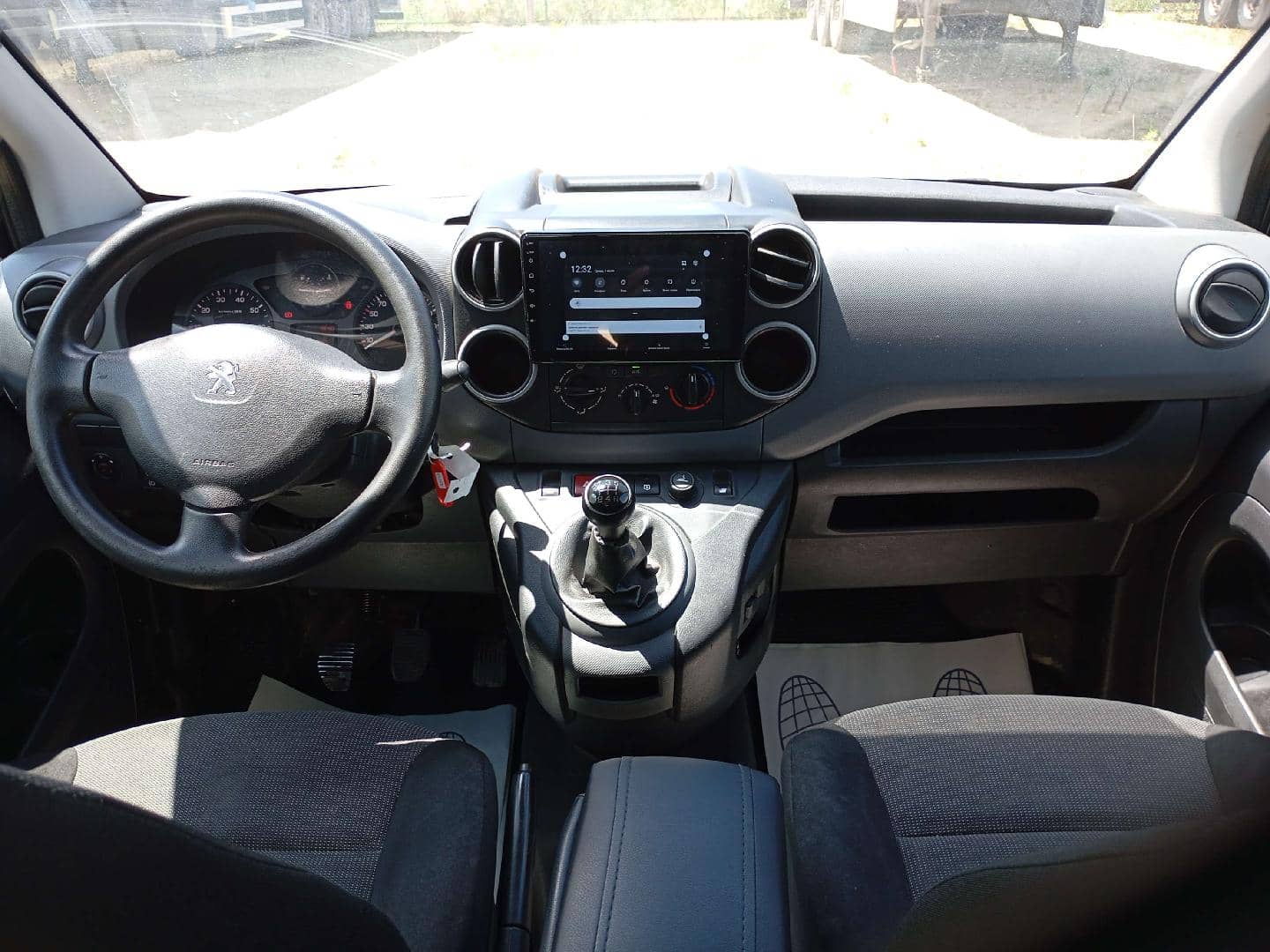 Peugeot Partner,  259 380 км, 2017 года в лизинг