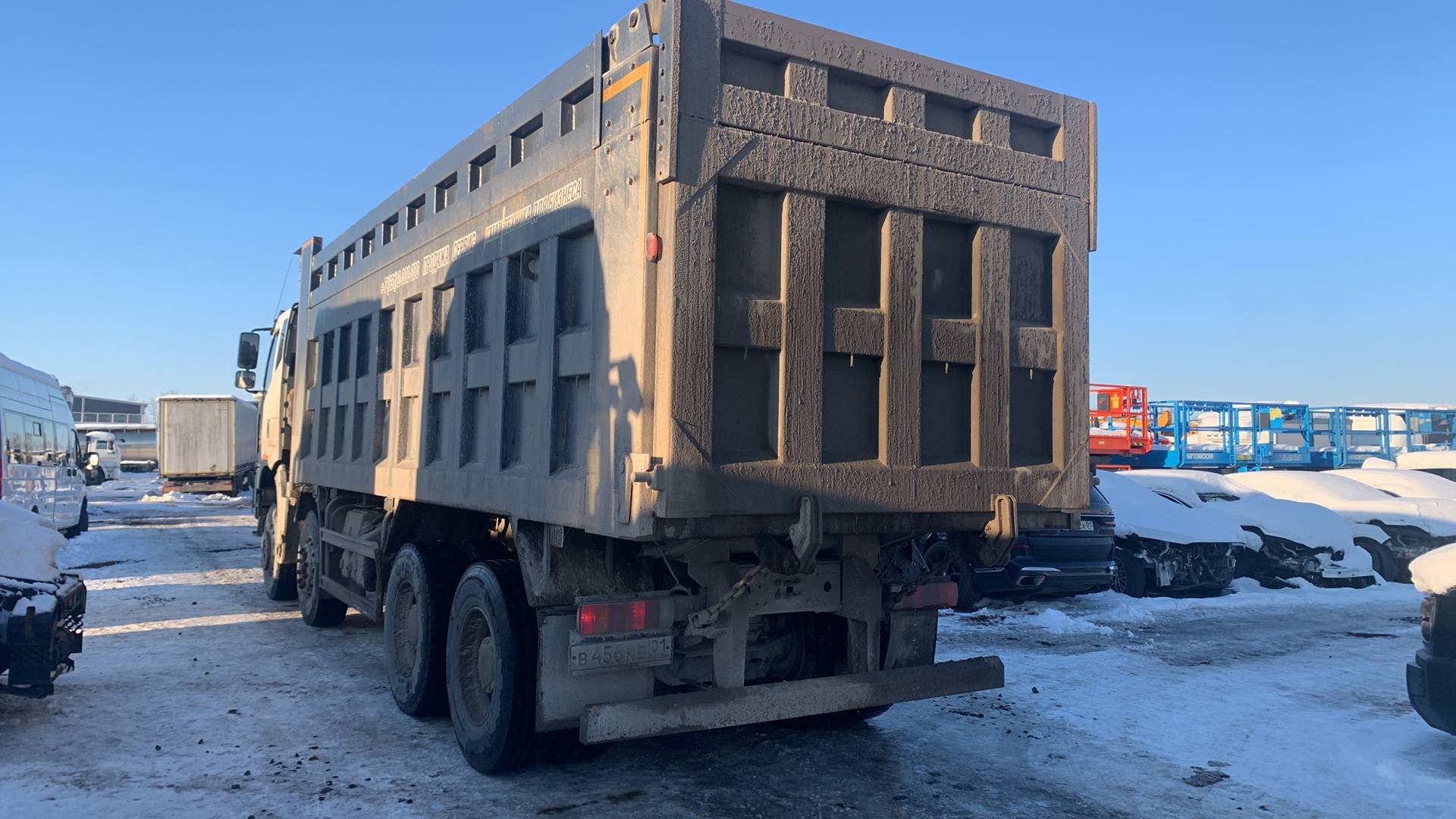 FAW CA3310P66K24T4E5 8х4,  73 150 км, 2023 года в лизинг