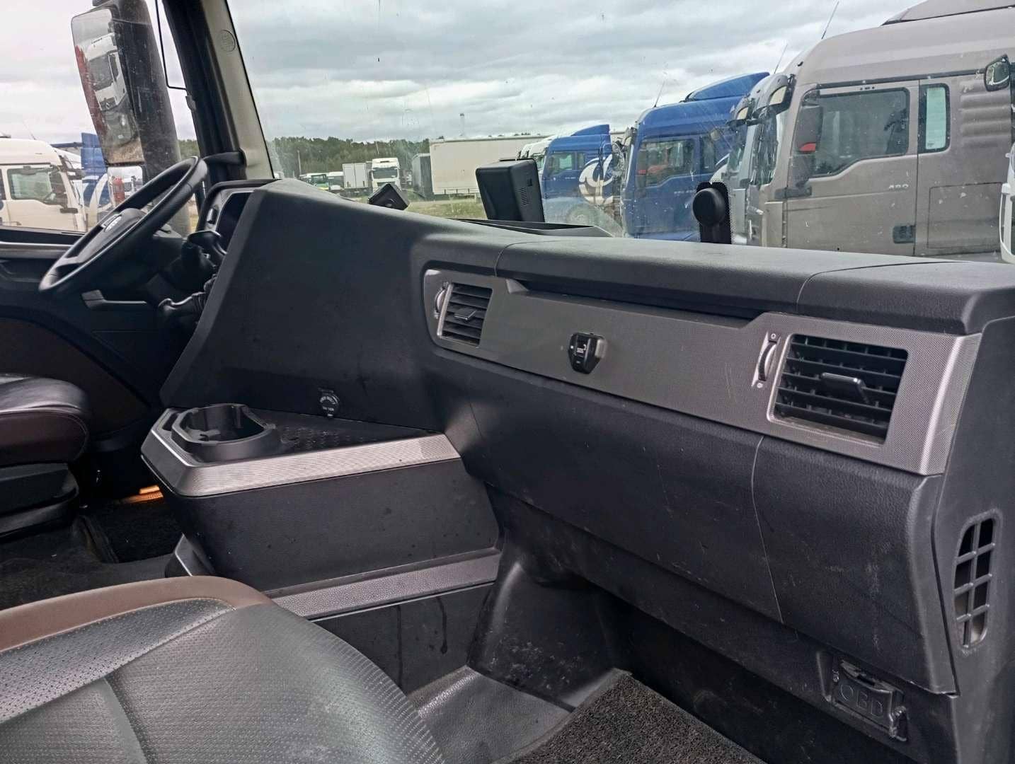 FAW CA4180P77K25E5 4x2,  527 235 км, 2023 года в лизинг