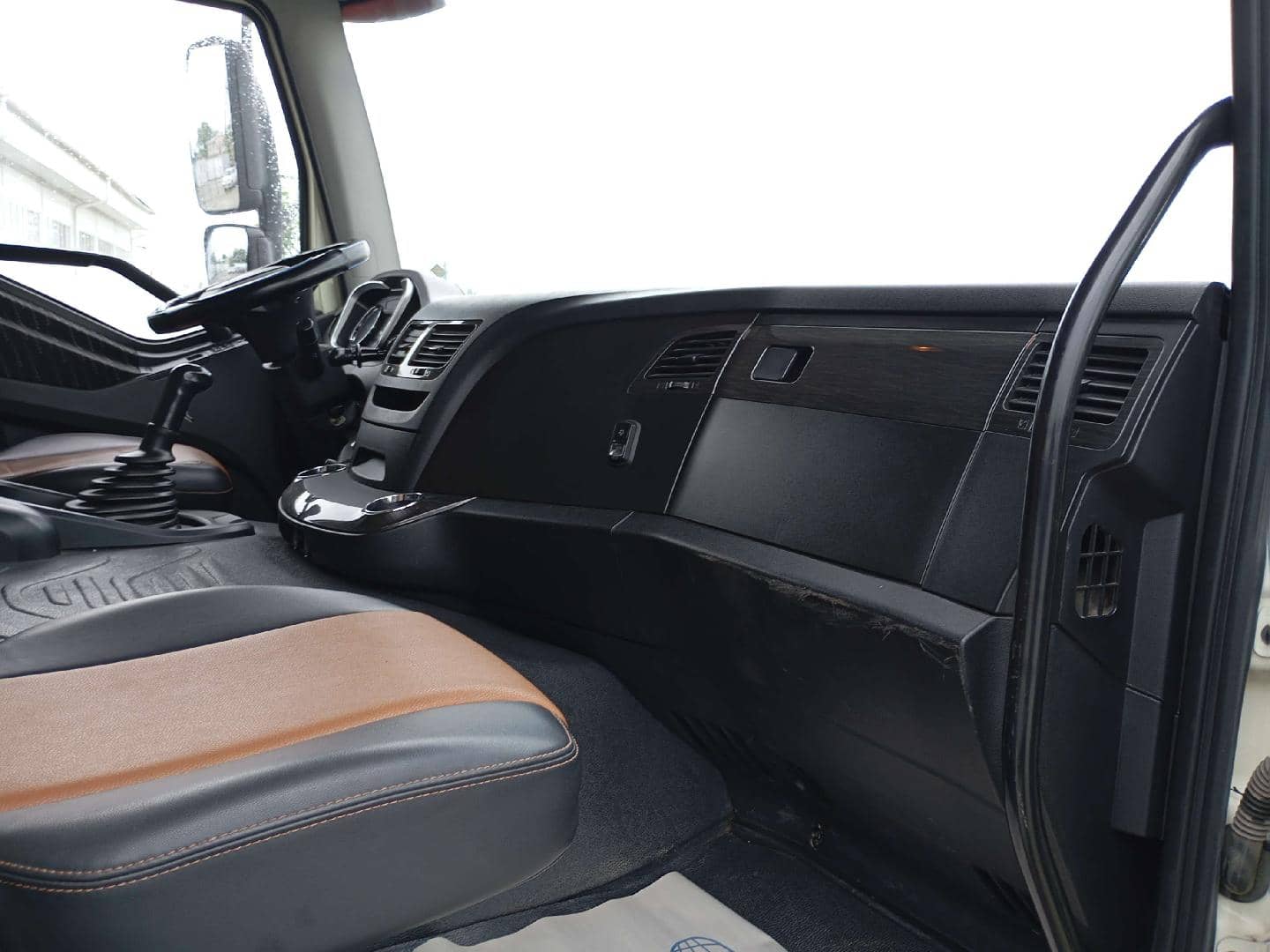 FAW CA3250P66K24T1E5 6х4,  216 492 км, 2023 года в лизинг