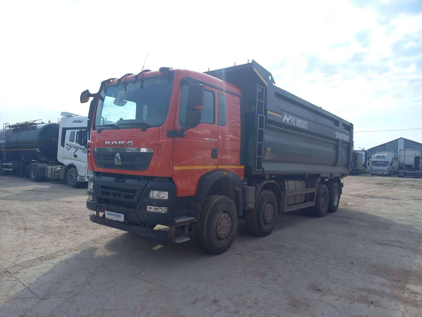HOWO ZZ3317V386GE1 8х4,  162 707 км, 2024 года в лизинг