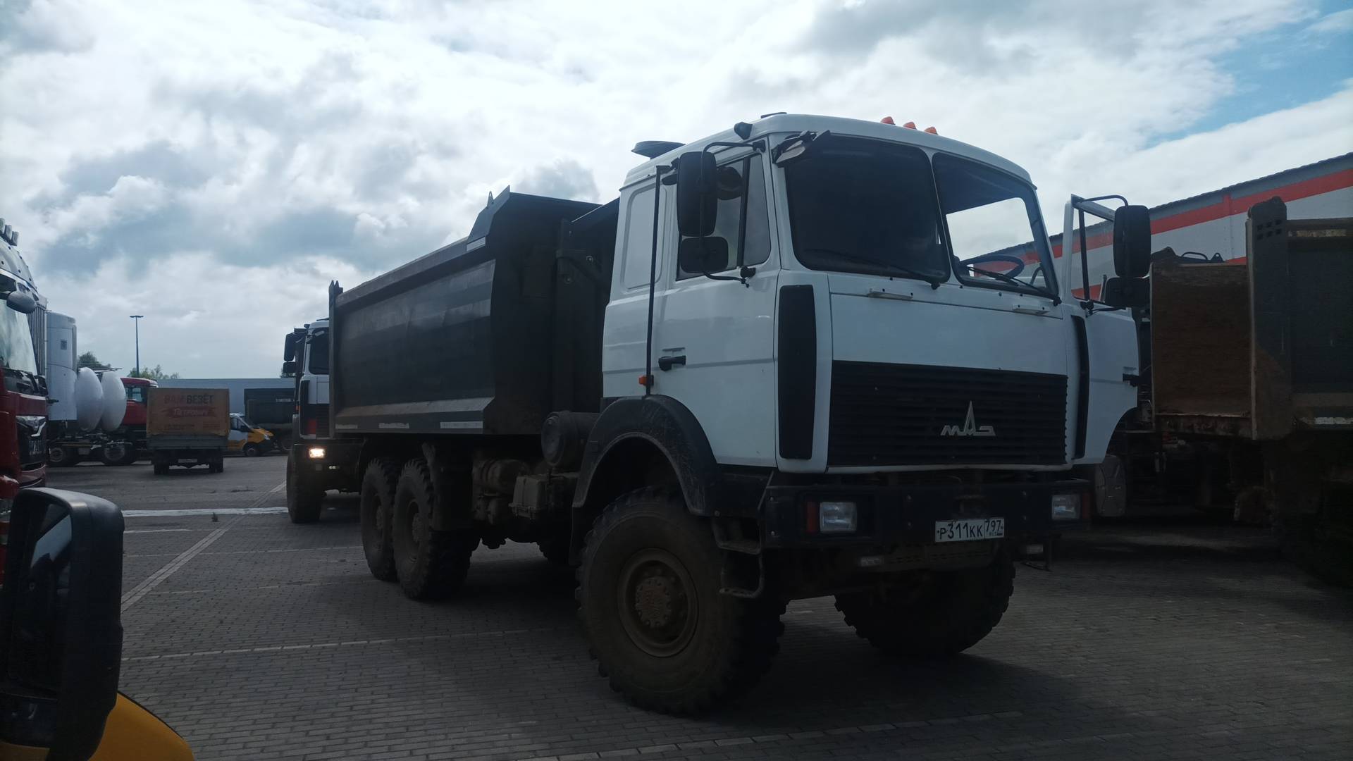 МАЗ 6317F9-571-051
