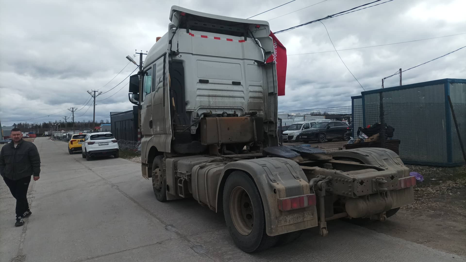Sitrak C7H 4x2 ZZ4186V361HE,  398 749 км, 2023 года в лизинг