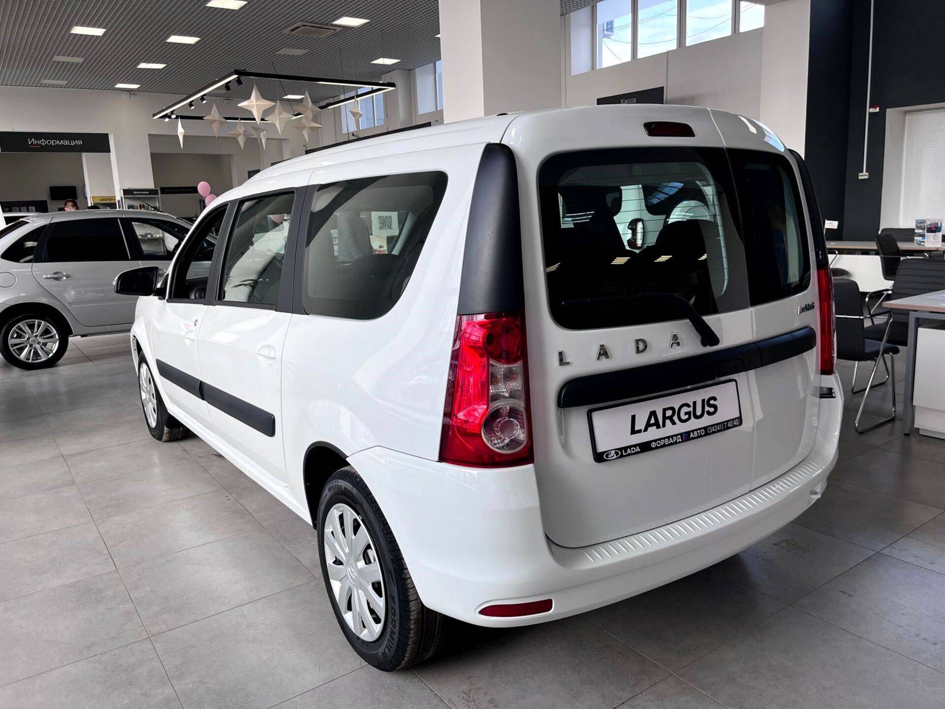 Lada Largus универсал Comfort 7 мест 1.6 90hp 5MT