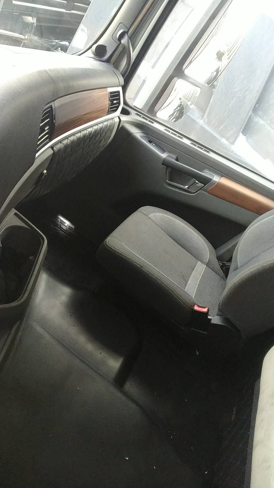 Shacman SX33186V366,  174 593 км, 2024 года в лизинг