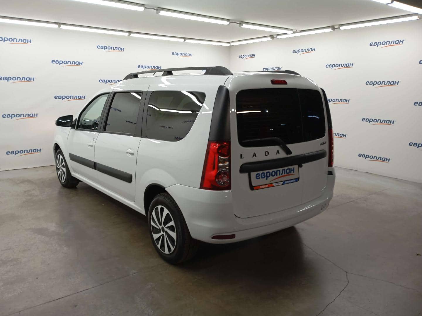Lada Largus универсал,  17 423 км, 2025 года в лизинг