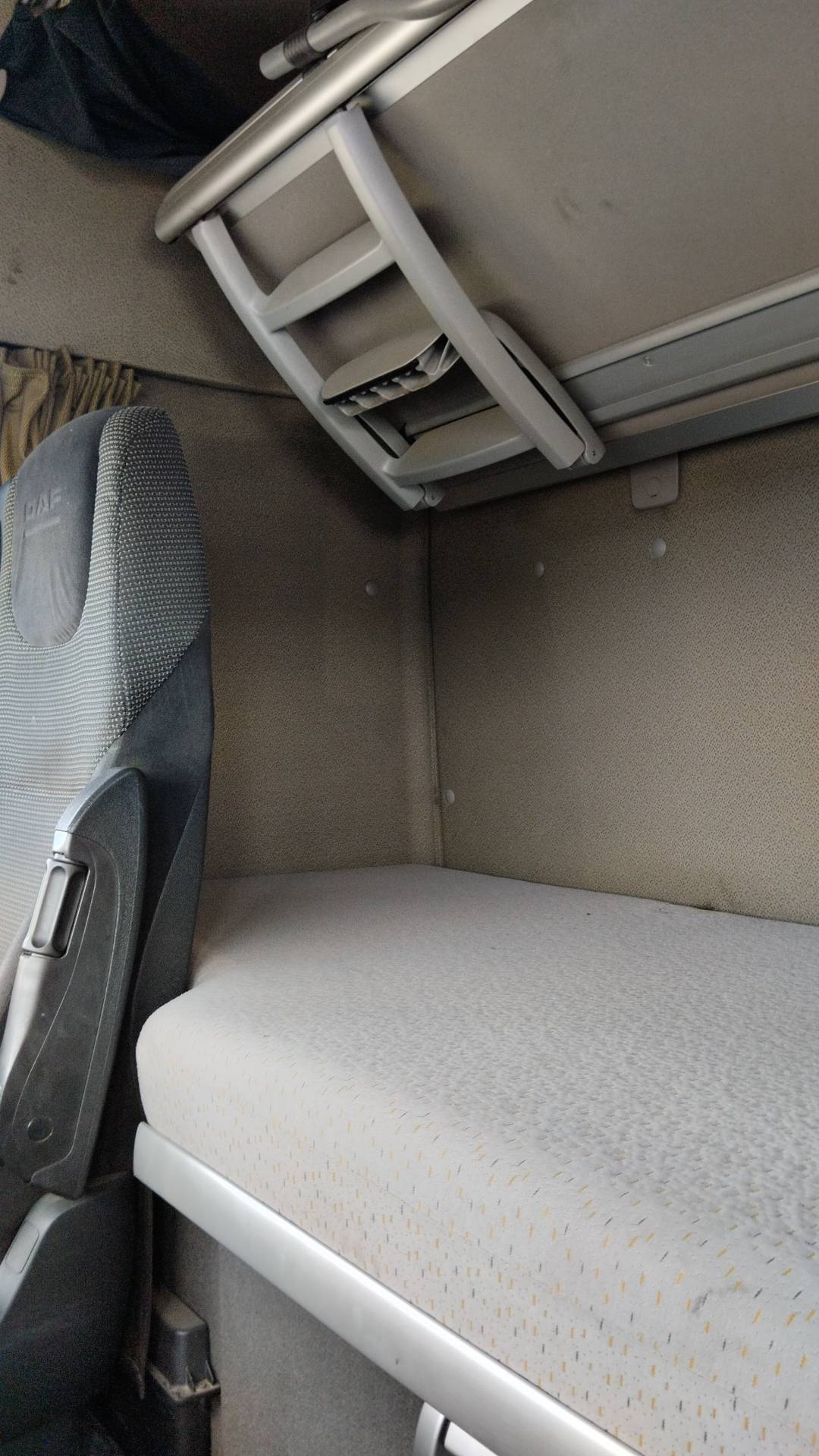 DAF XF105.460 FT 4x2 (Space Cab),  999 321 км, 2015 года в лизинг