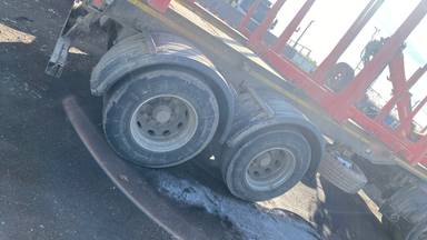 Транс-Мобиль Сортиментовоз 905811 Трехосный двухскатный