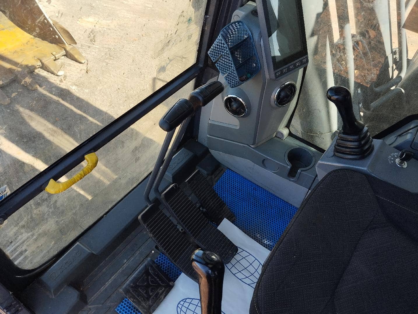 XCMG/MGCM XE260D,  16 124 км, 2022 года в лизинг
