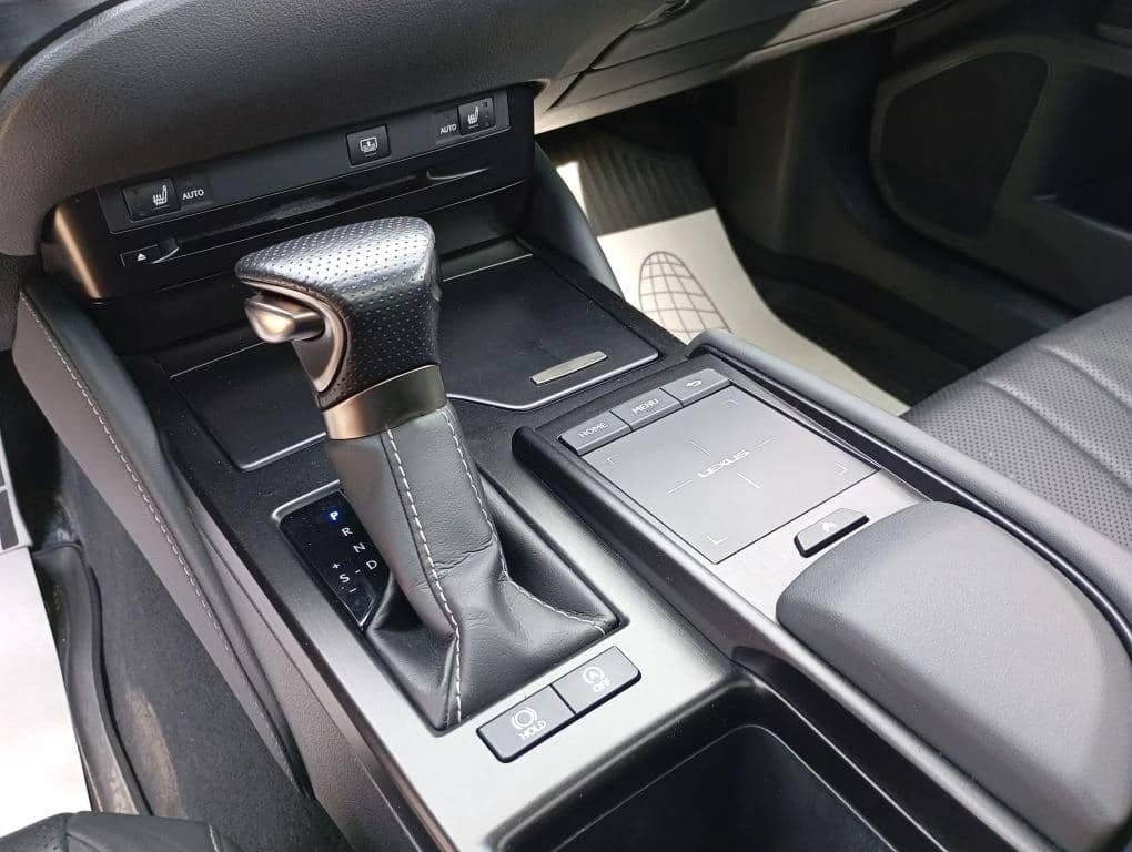 Lexus ES 250,  84 734 км, 2021 года в лизинг