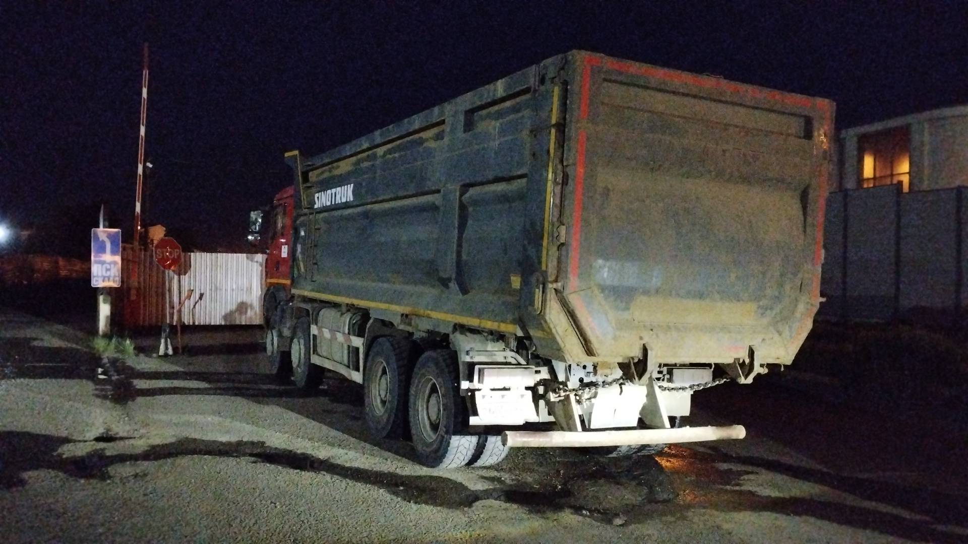 HOWO ZZ3317V386GE1 8х4,  5 460 000 км, 2023 года в лизинг