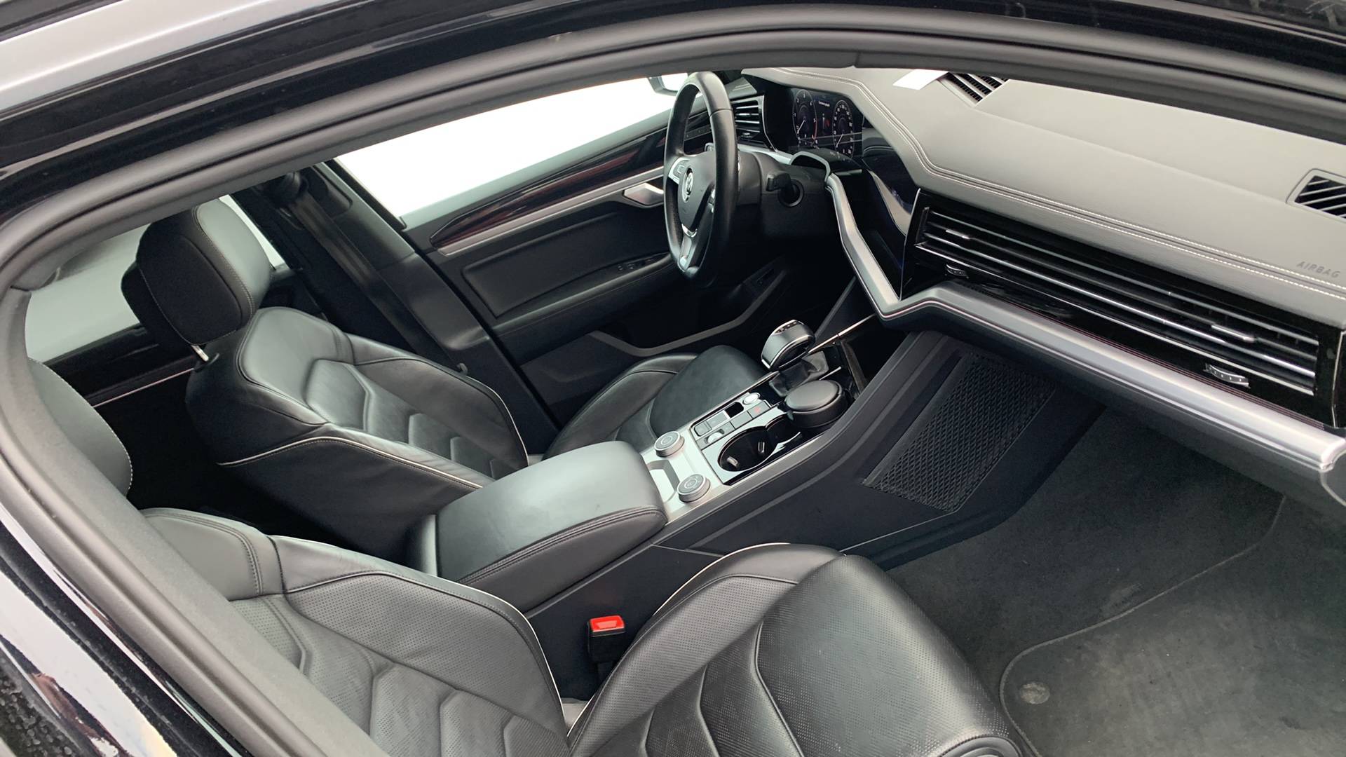 Volkswagen Touareg,  105 893 км, 2020 года в лизинг