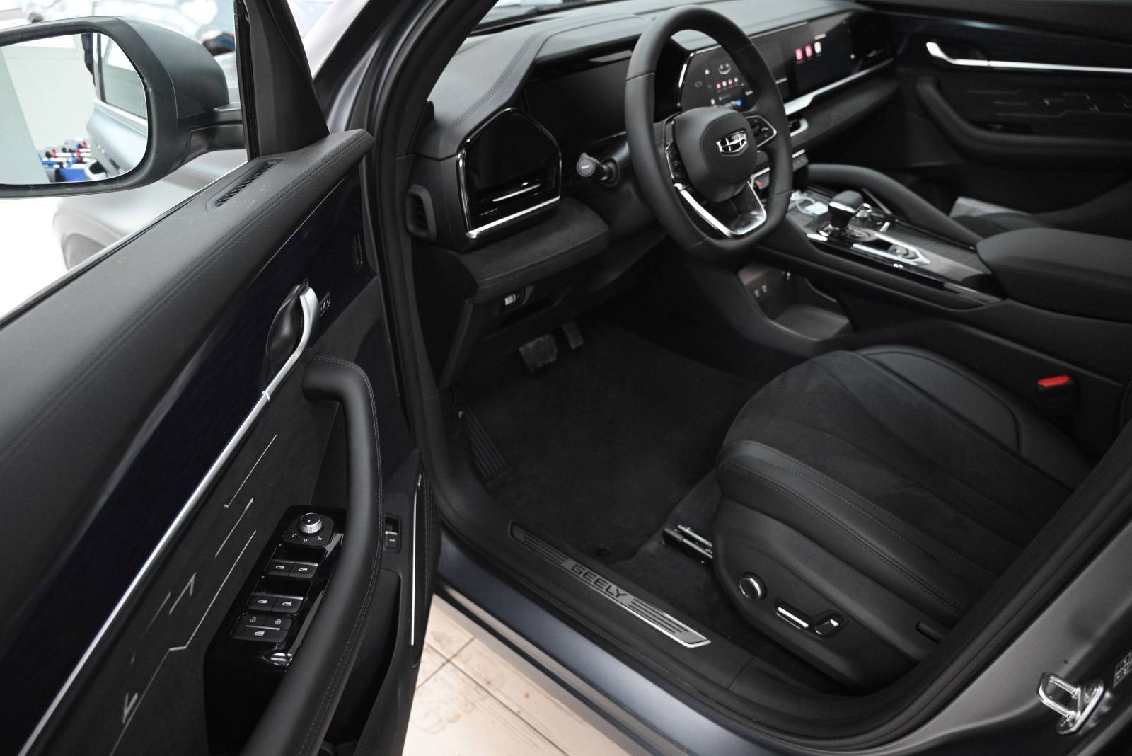 Geely Monjaro Exclusive 2.0T (238 hp) 8AT 4WD