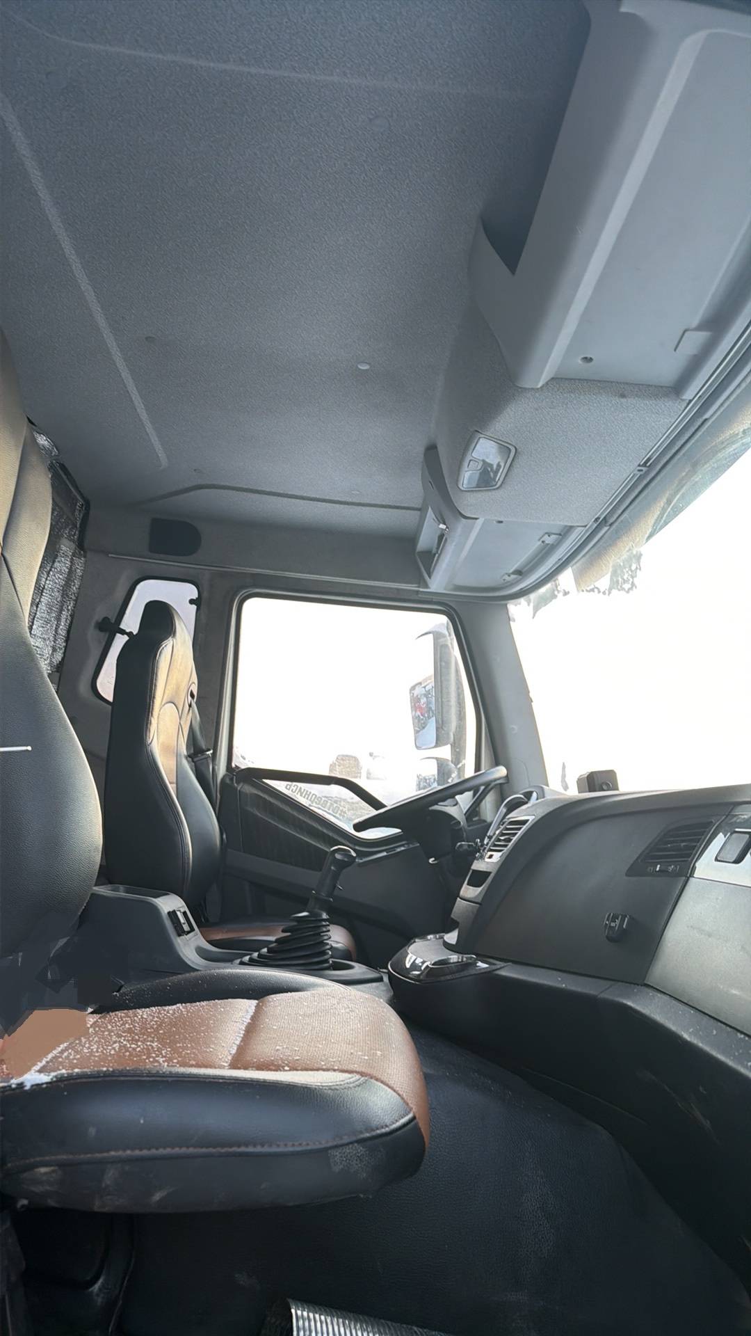 FAW CA3310P66K24T4E5 8х4,  184 823 км, 2022 года в лизинг