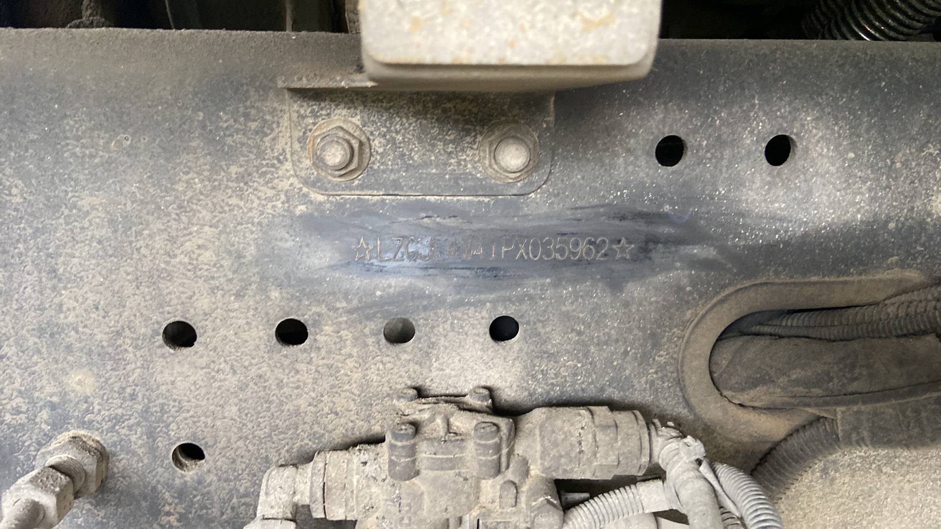 Shacman SX42584V324,  158 272 км, 2023 года в лизинг