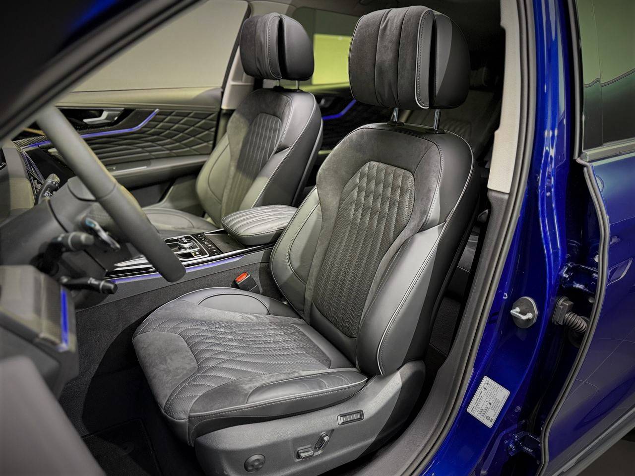 Hongqi HS5 Deluxe 2.0T AWD