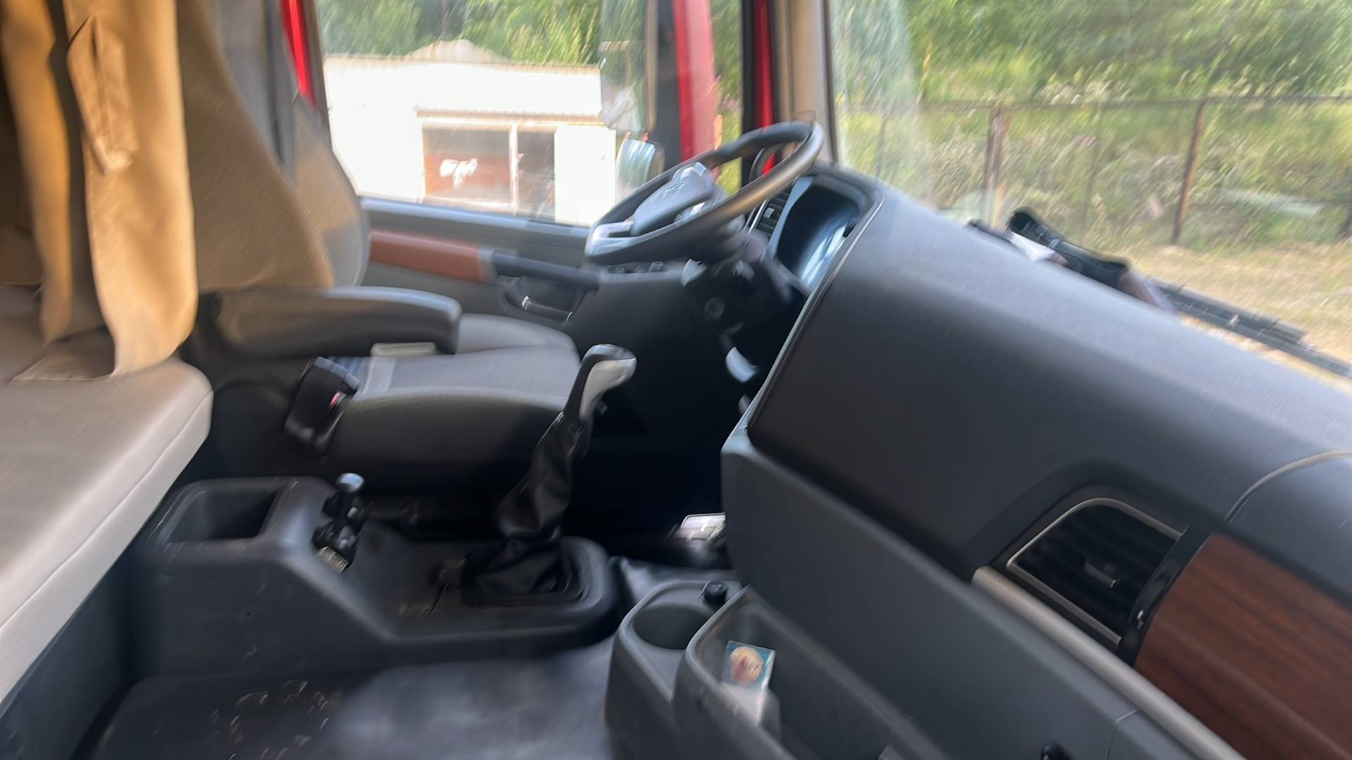 Shacman SX42586V385,  39 263 км, 2023 года в лизинг