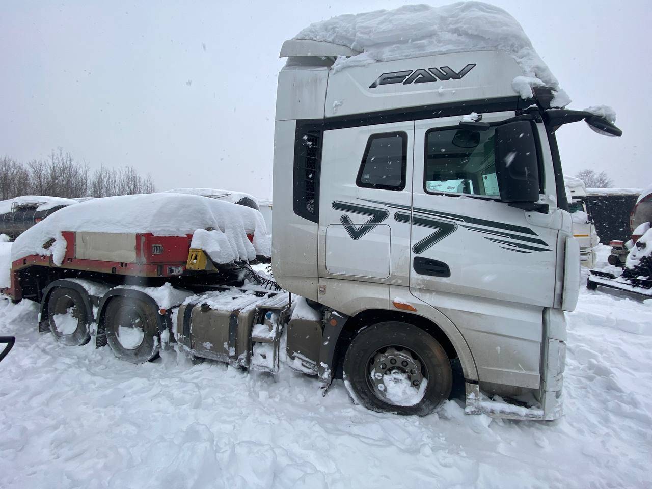 FAW CA4250P77K25T1E5 6x4,  126 776 км, 2024 года в лизинг