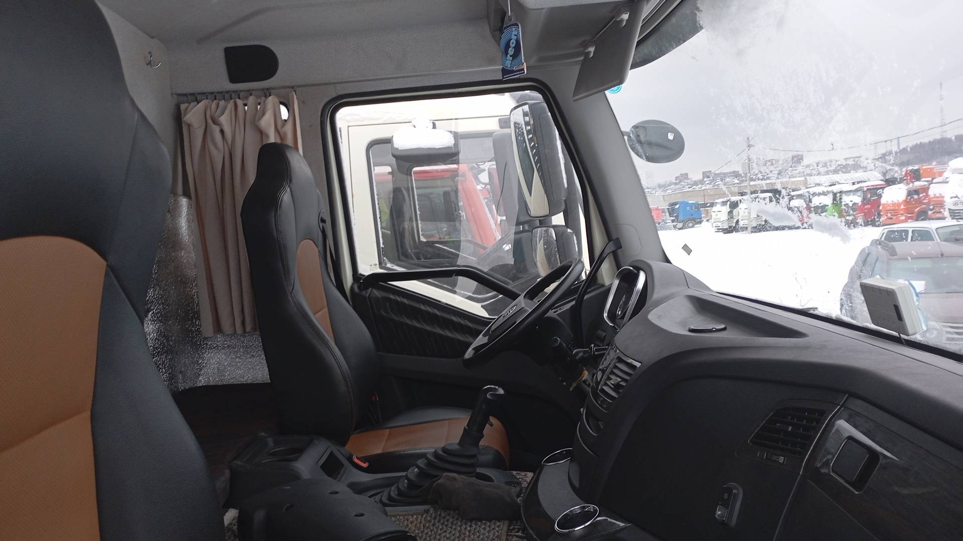 FAW CA3310P66K24T4E5 8х4,  103 818 км, 2023 года в лизинг