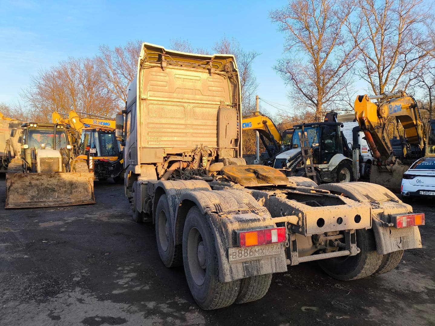 Shacman SX42584W324,  235 138 км, 2022 года в лизинг