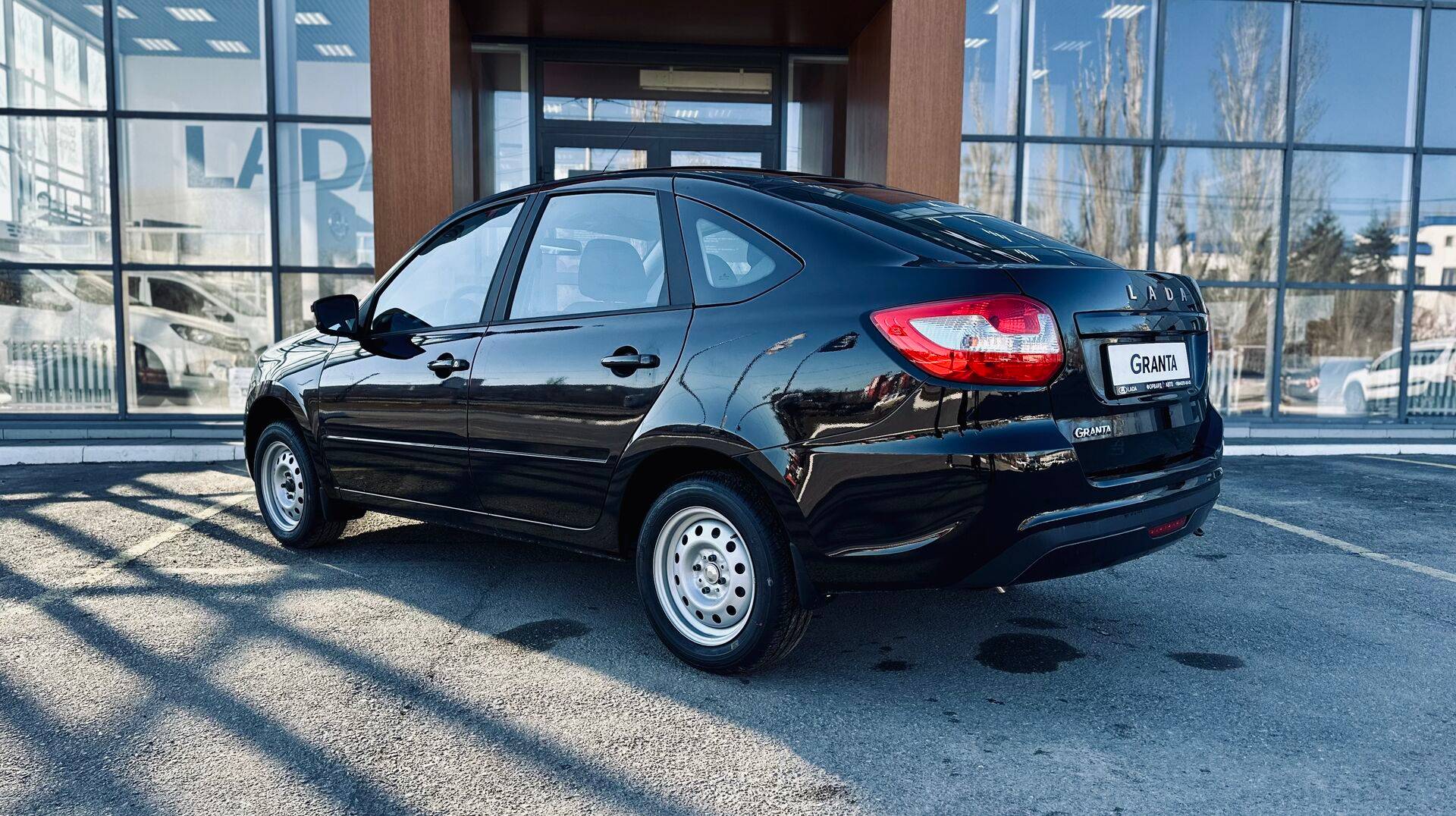 Lada Granta седан Classic 24 Кондиционер 1.6 90hp 5MT