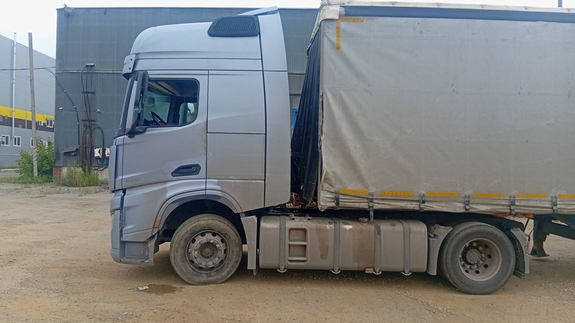 Shacman SX4188YY381,  290 215 км, 2023 года в лизинг