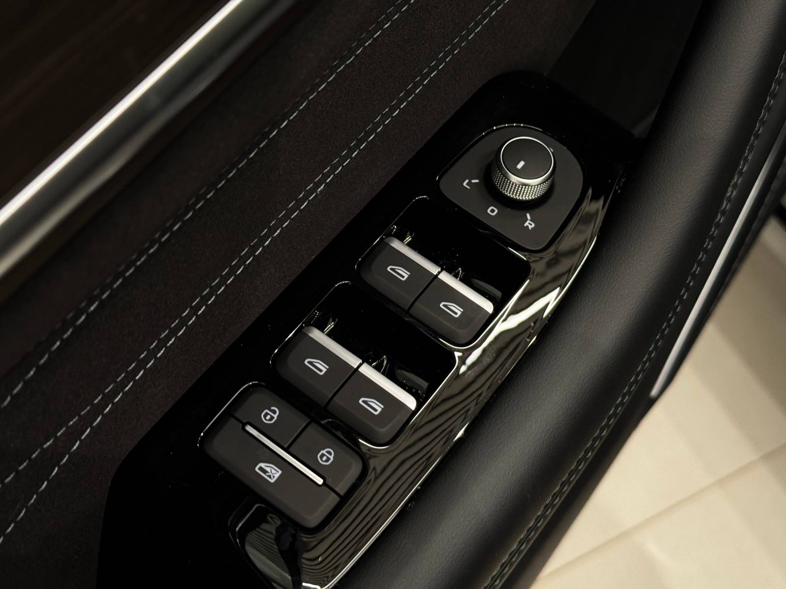 Geely Monjaro Флагшип 2.0Т 238 л.с. АТ полный привод (Flagship)