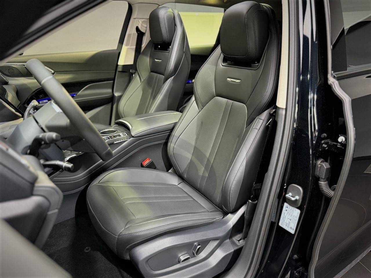 Hongqi HS3 Делюкс 2.0Т полный привод (Deluxe)