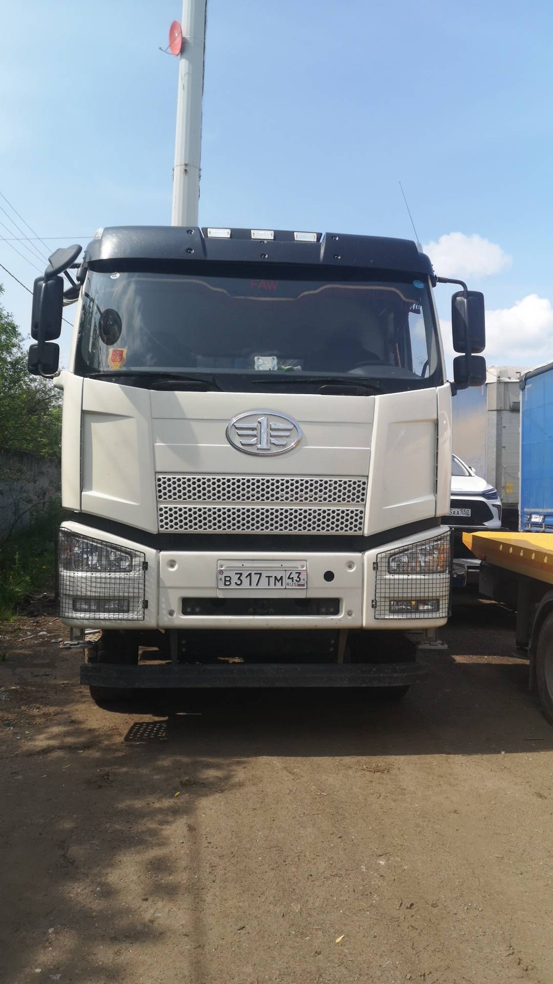 FAW CA3310P66K24T4E5 8х4,  69 449 км, 2022 года в лизинг