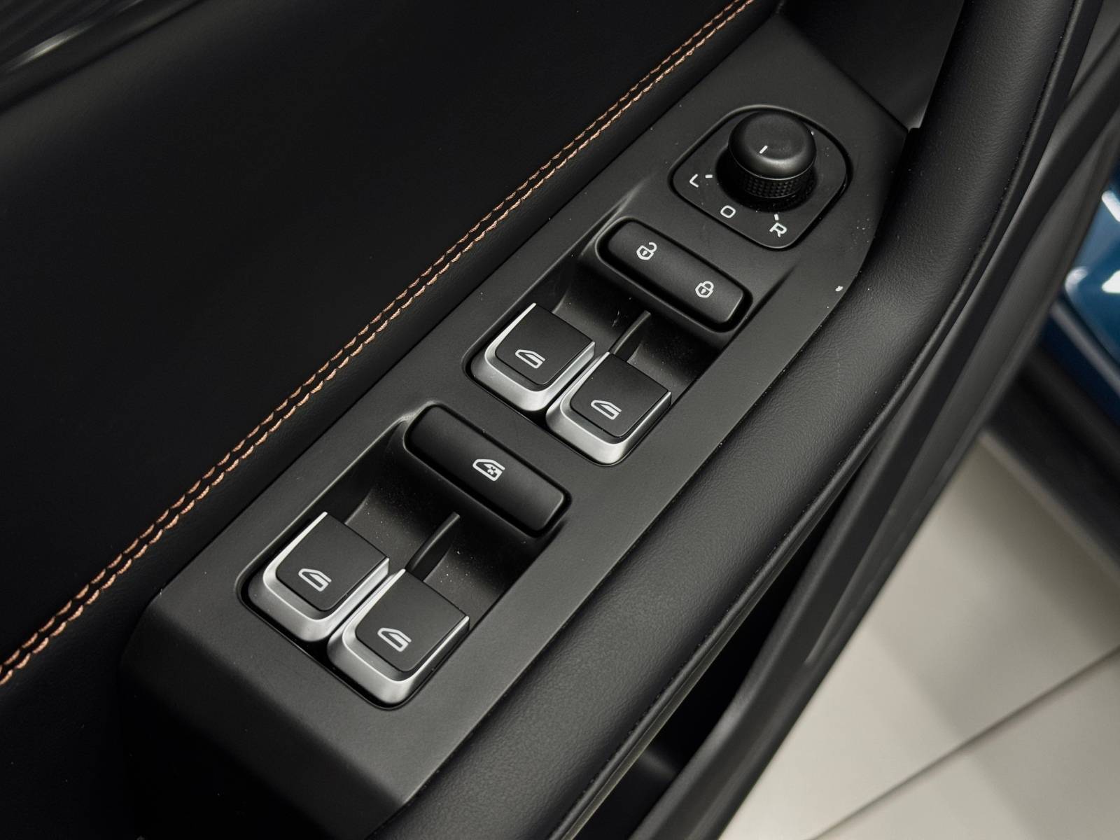 Geely Okavango Flagship 2.0T 7DCT 2WD