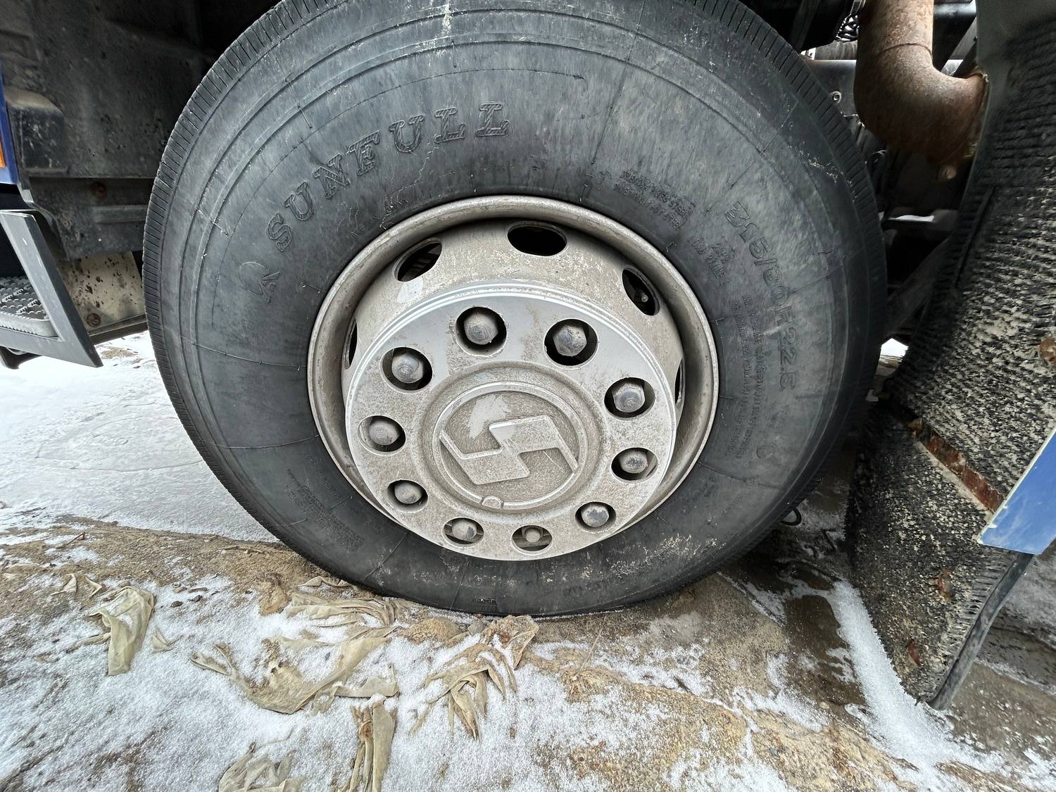 Shacman SX42584V324,  281 354 км, 2022 года в лизинг