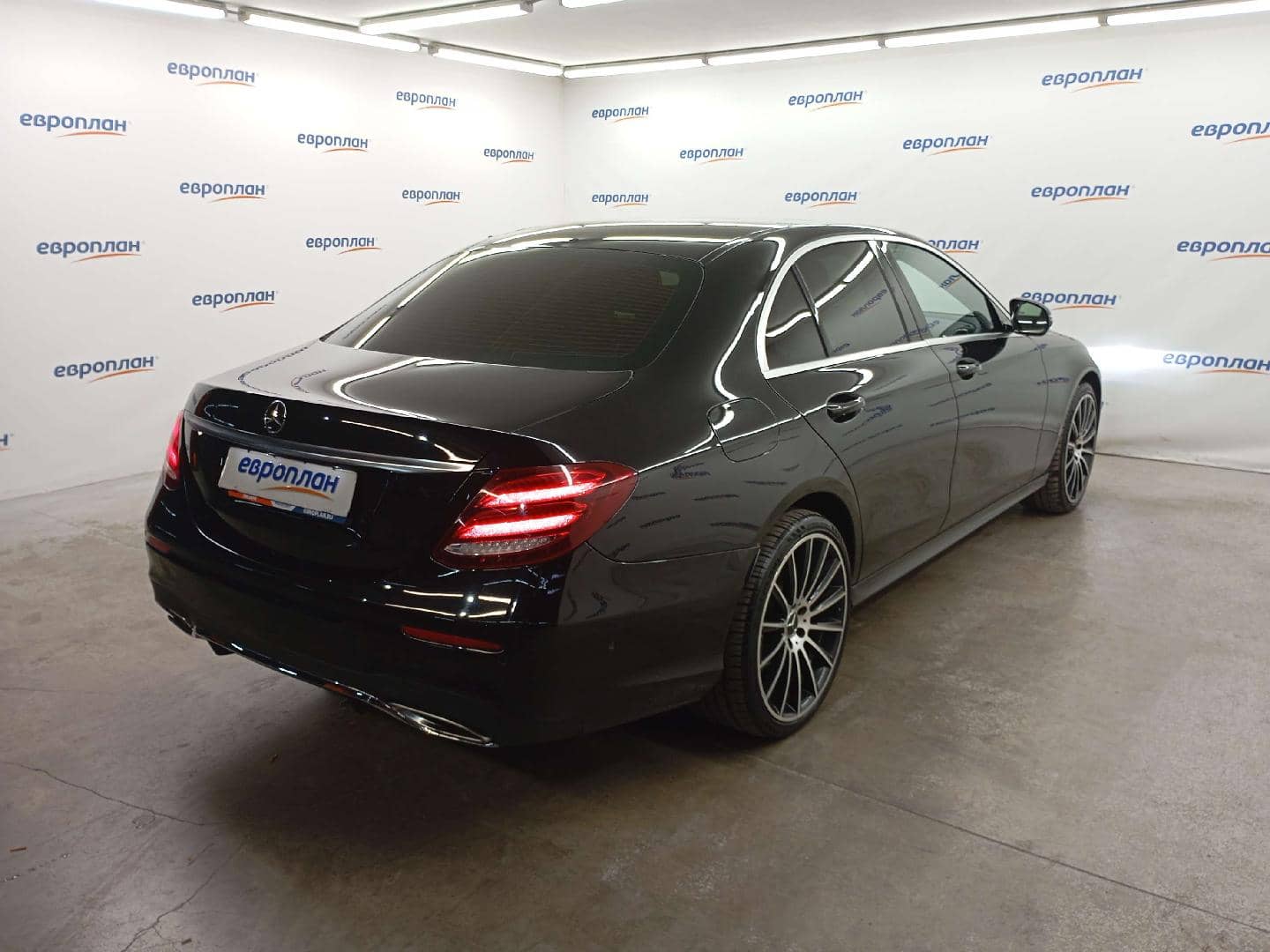 Mercedes-Benz E седан,  175 524 км, 2020 года в лизинг