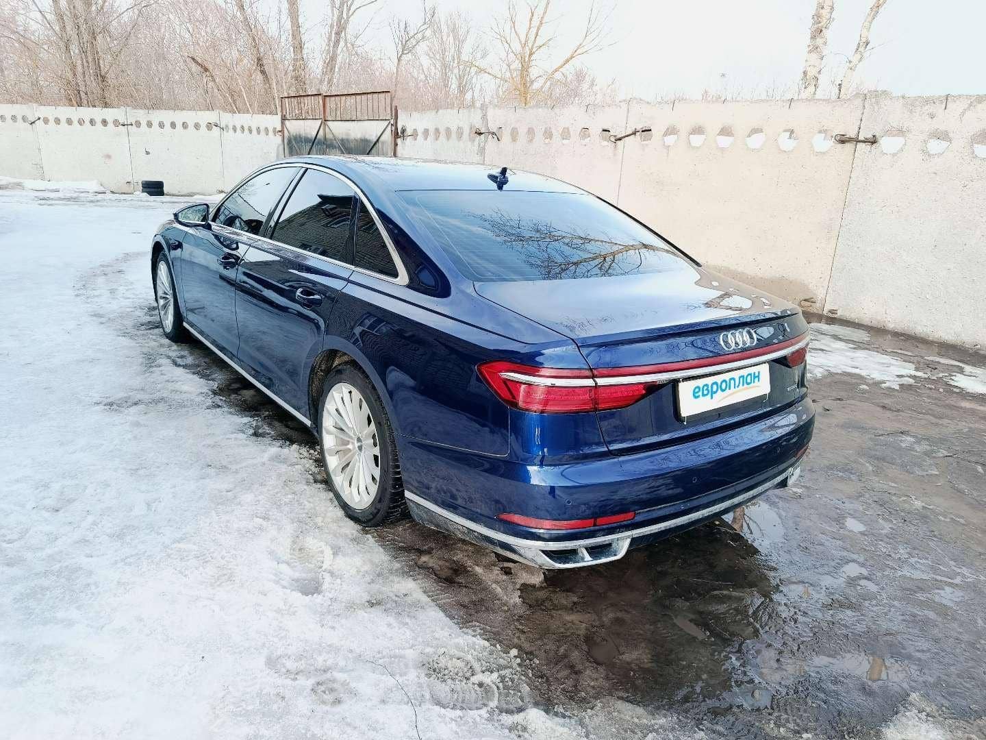 Audi A8,  315 844 км, 2018 года в лизинг
