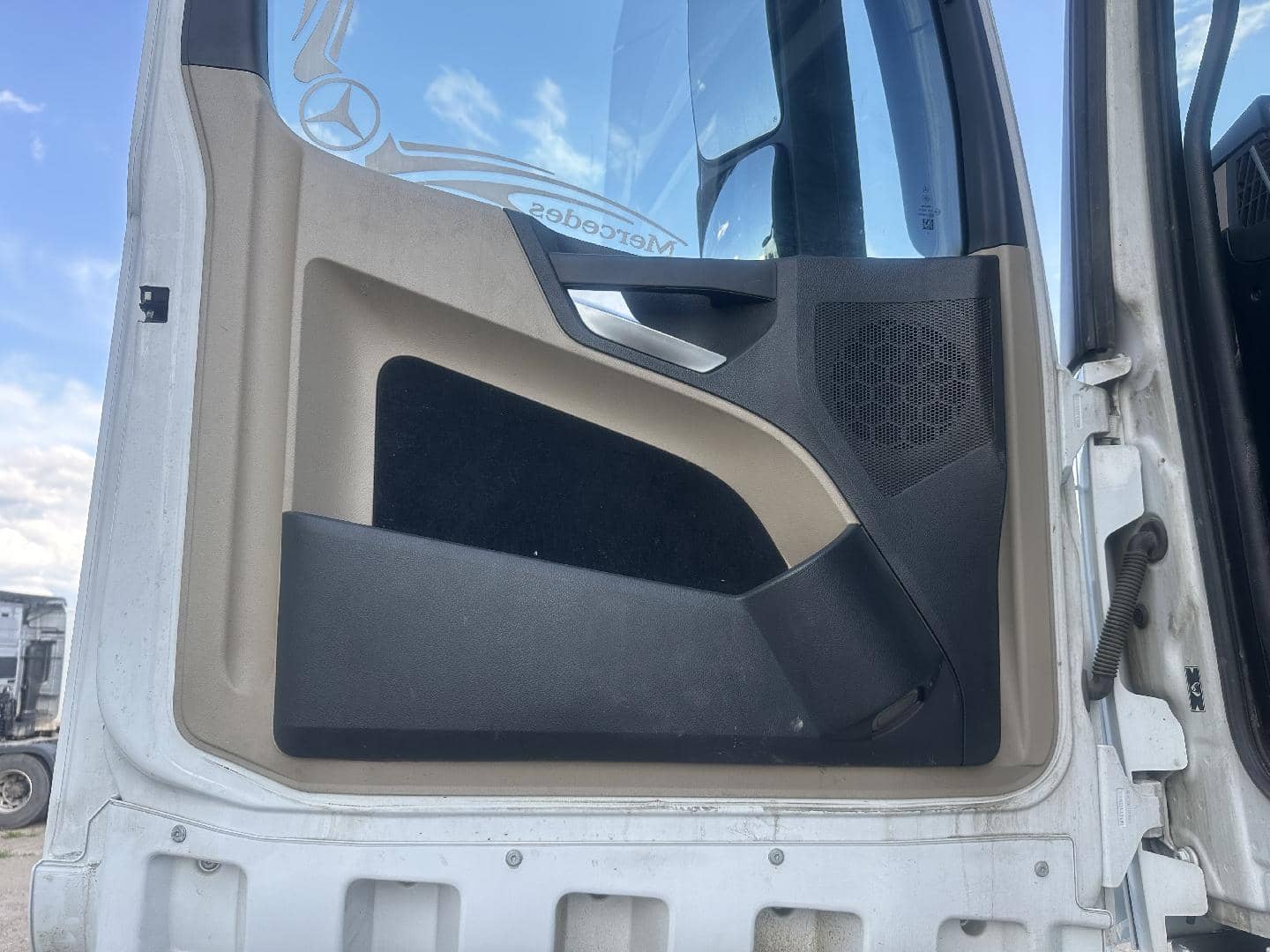 Mercedes-Benz Actros 5 1845 LS 4x2 (BigSpace),  684 101 км, 2021 года в лизинг