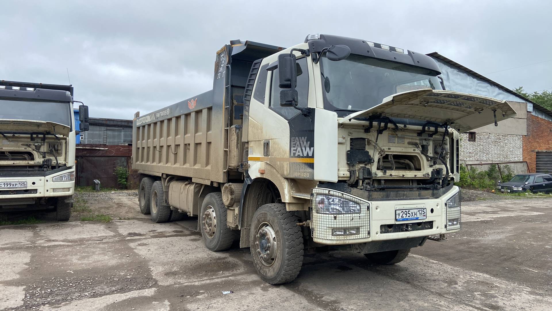FAW CA3310P66K24T4E5 8х4,  126 926 км, 2023 года в лизинг