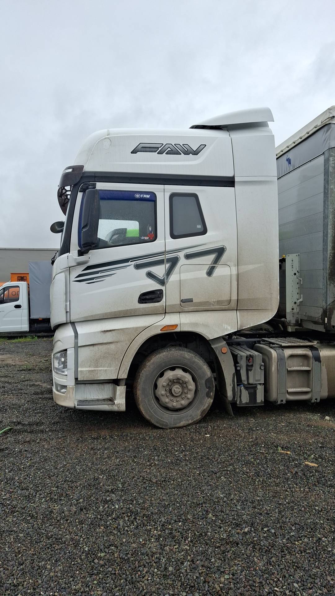 FAW CA4180P77K25E5 4x2,  246 627 км, 2023 года в лизинг