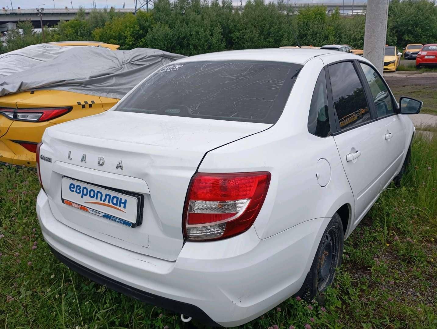 Lada Granta седан,  115 108 км, 2023 года в лизинг