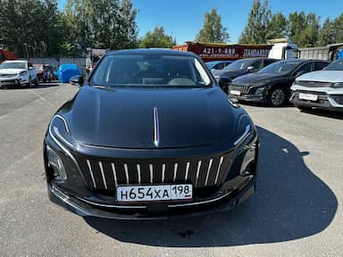 Hongqi E-QM5