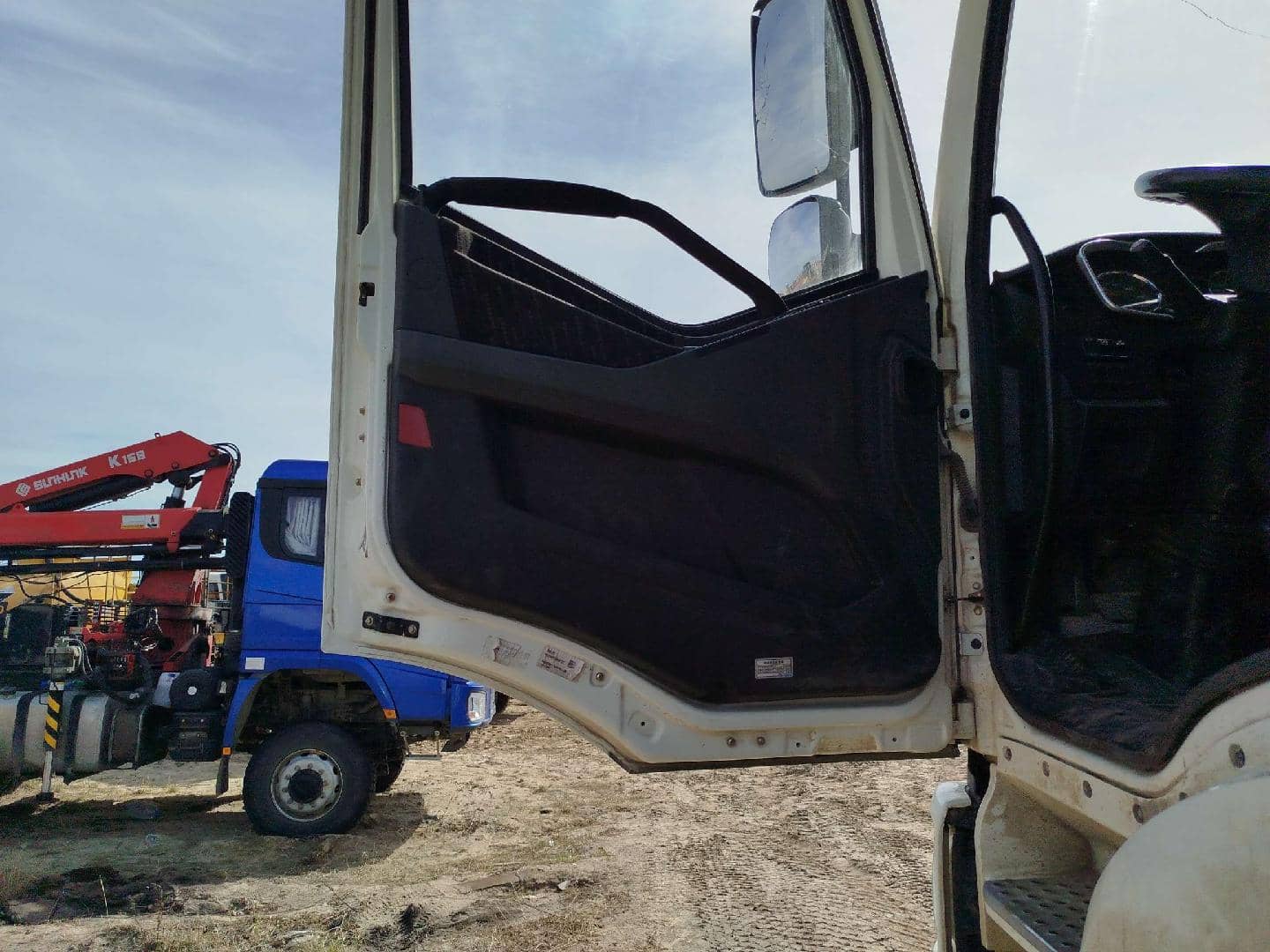 FAW CA3250P66K24L1TE5 6x6,  143 322 км, 2023 года в лизинг