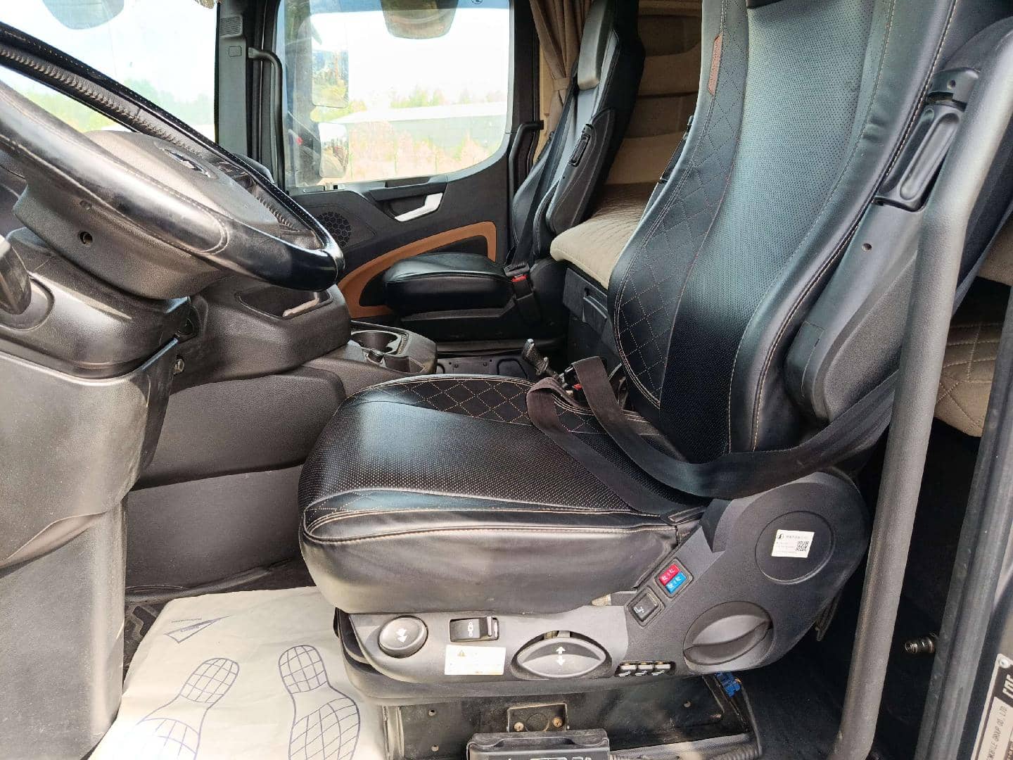 Shacman SX4188YY381,  397 901 км, 2024 года в лизинг