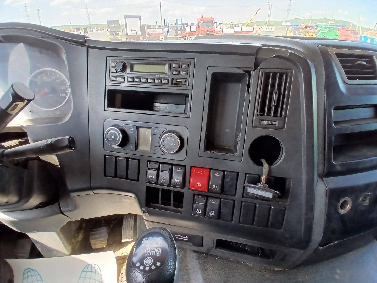 Shacman SX33186T366,  124 455 км, 2021 года в лизинг