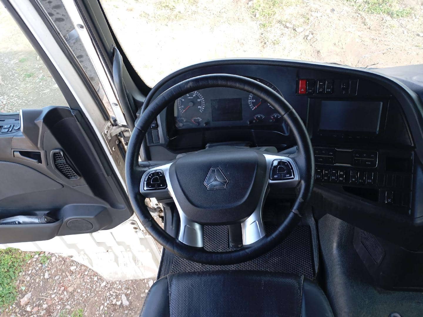 Sitrak C7H 4x2 ZZ4186V361HE,  692 403 км, 2022 года в лизинг