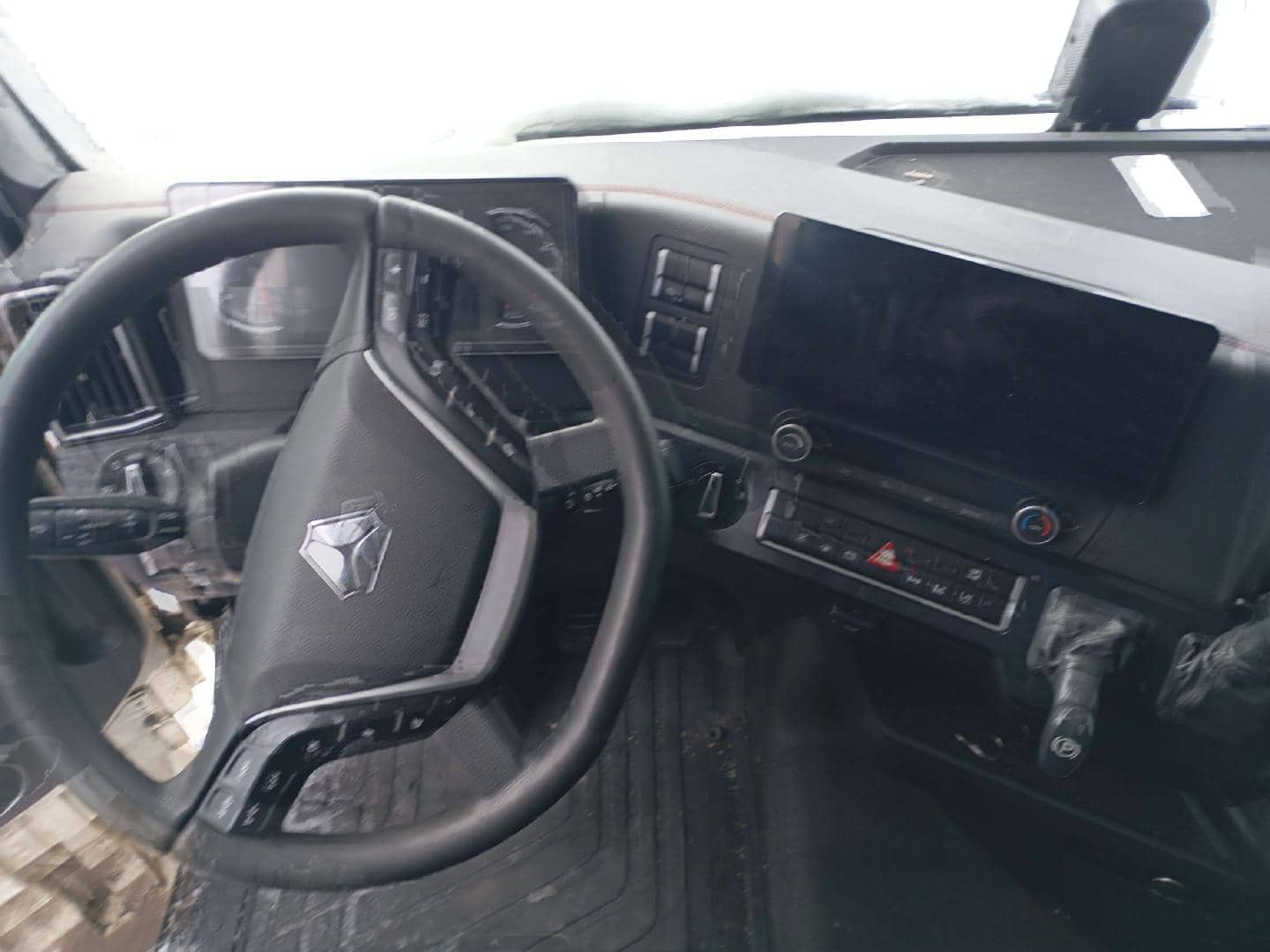 Sitrak C7H MAX ZZ4186V391HE,  406 838 км, 2023 года в лизинг