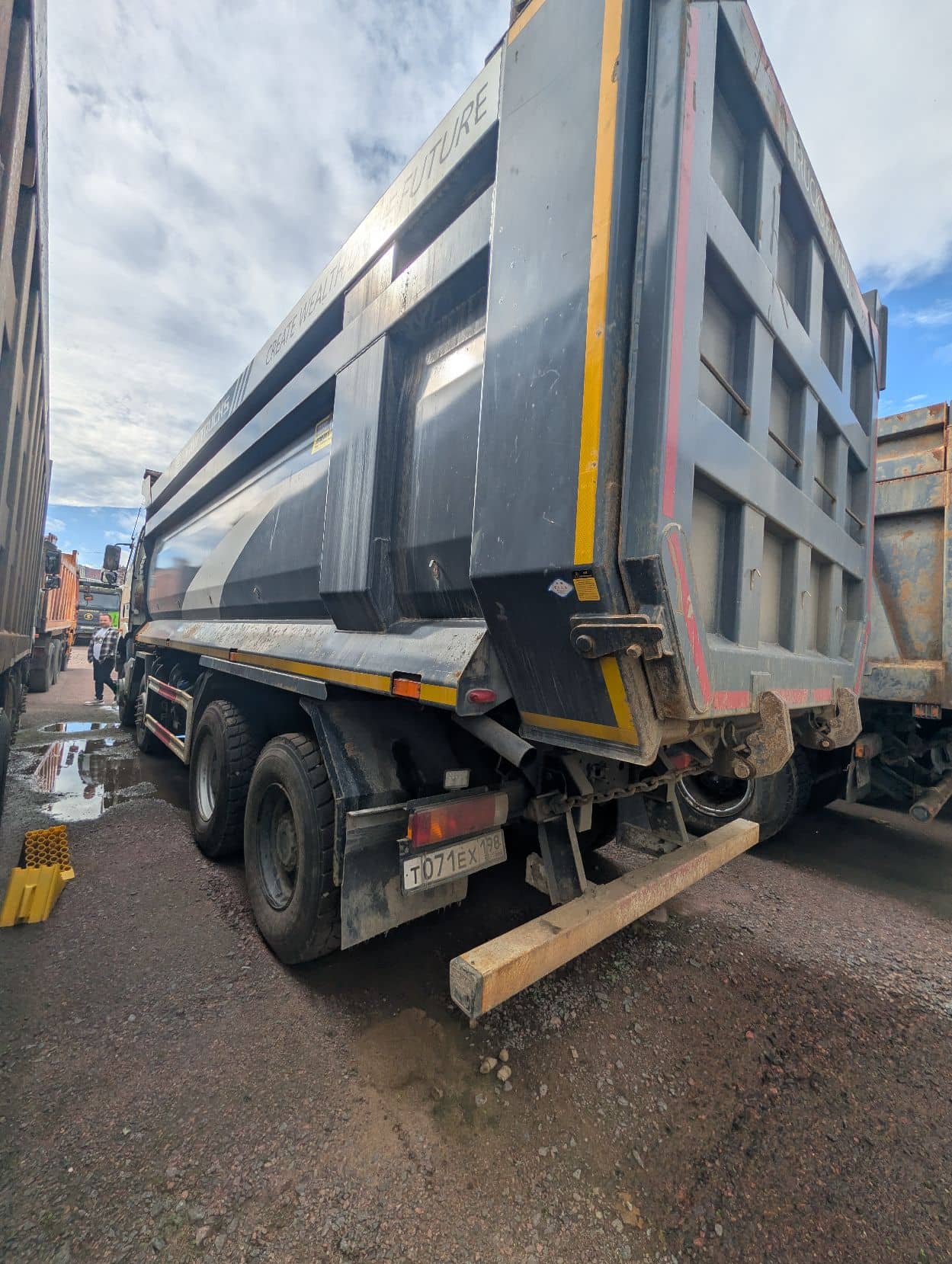 FAW CA3310P66K24T4E5 8х4,  79 700 км, 2023 года в лизинг