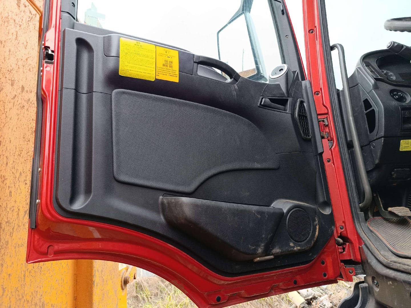 Sitrak ZZ3406V455ME,  50 000 км, 2024 года в лизинг