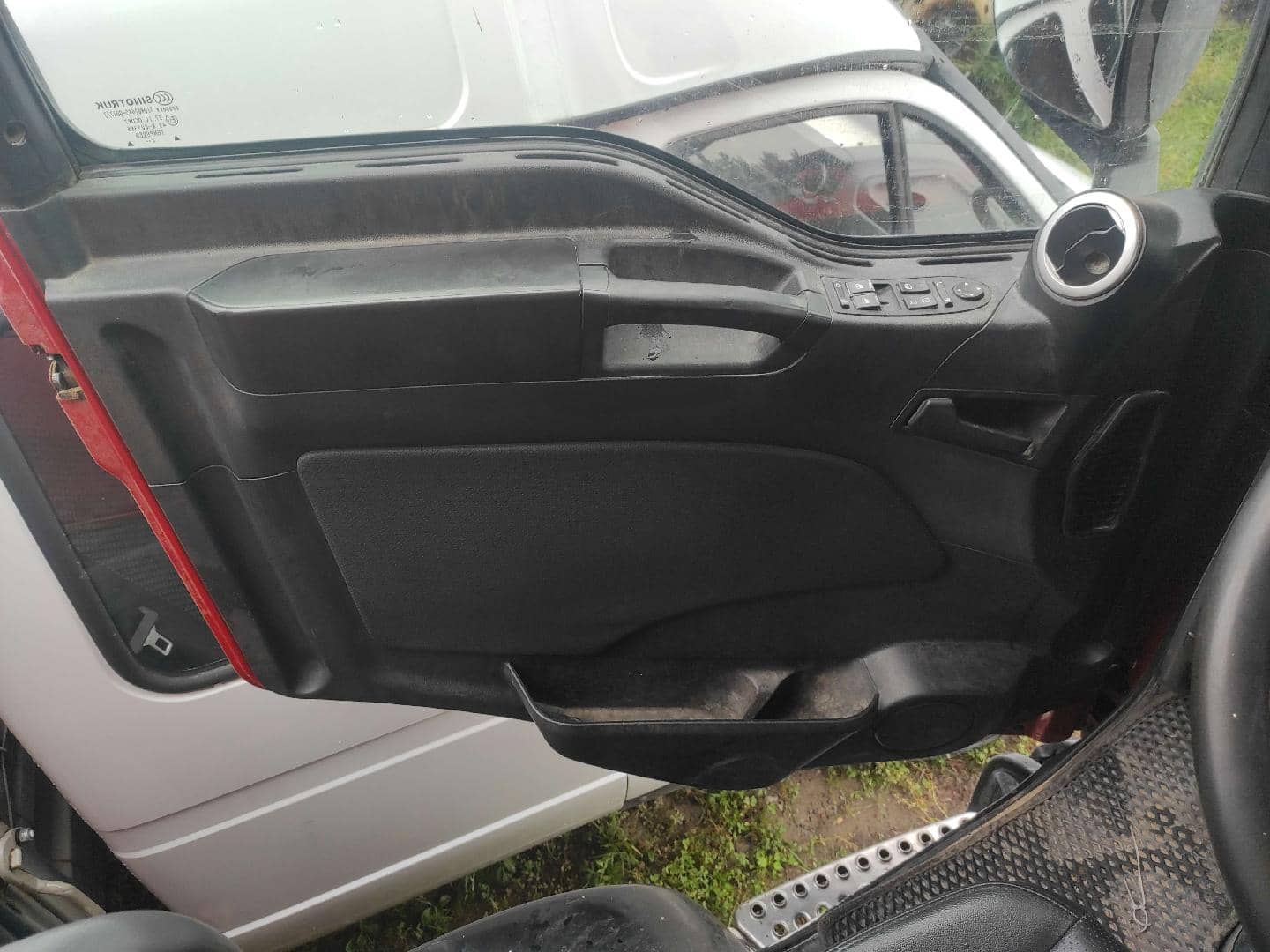 Sitrak ZZ3256V384ME,  82 688 км, 2022 года в лизинг