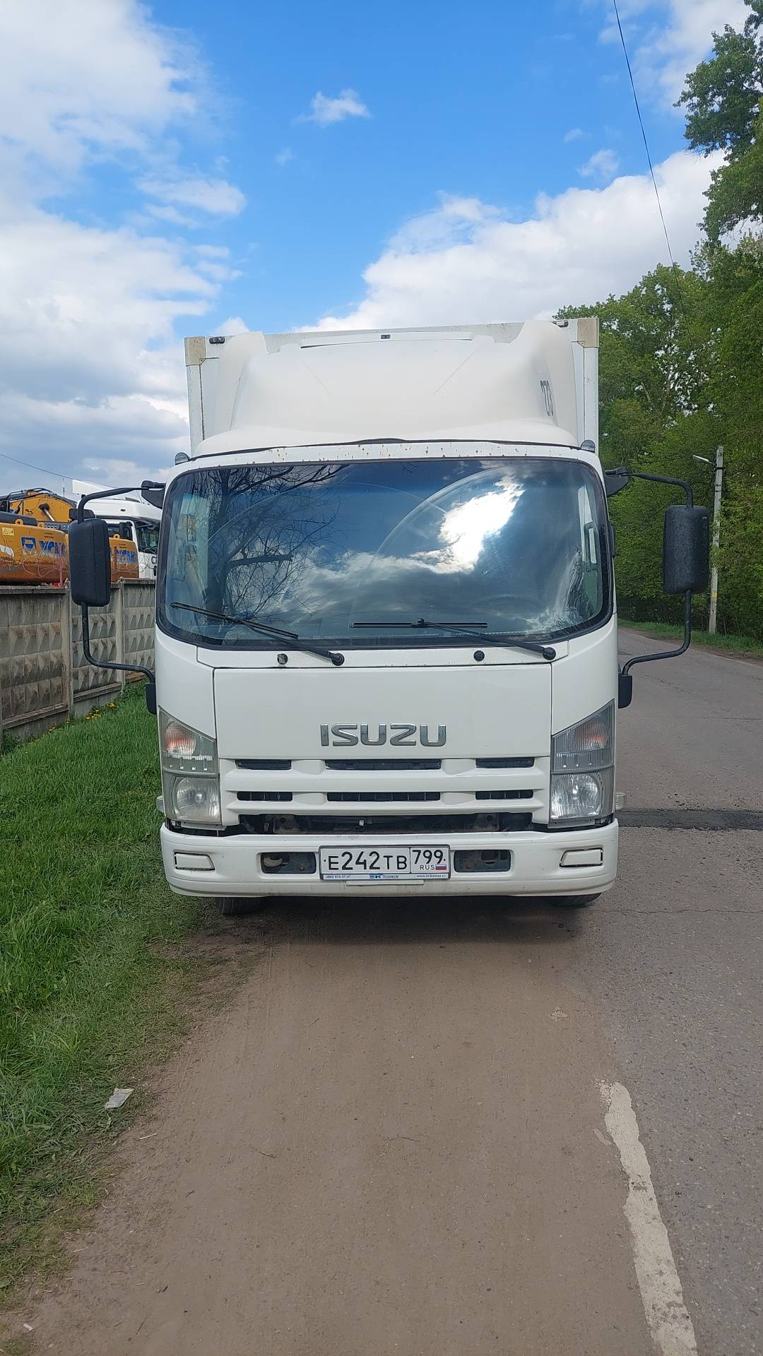 ISUZU NPR75LK