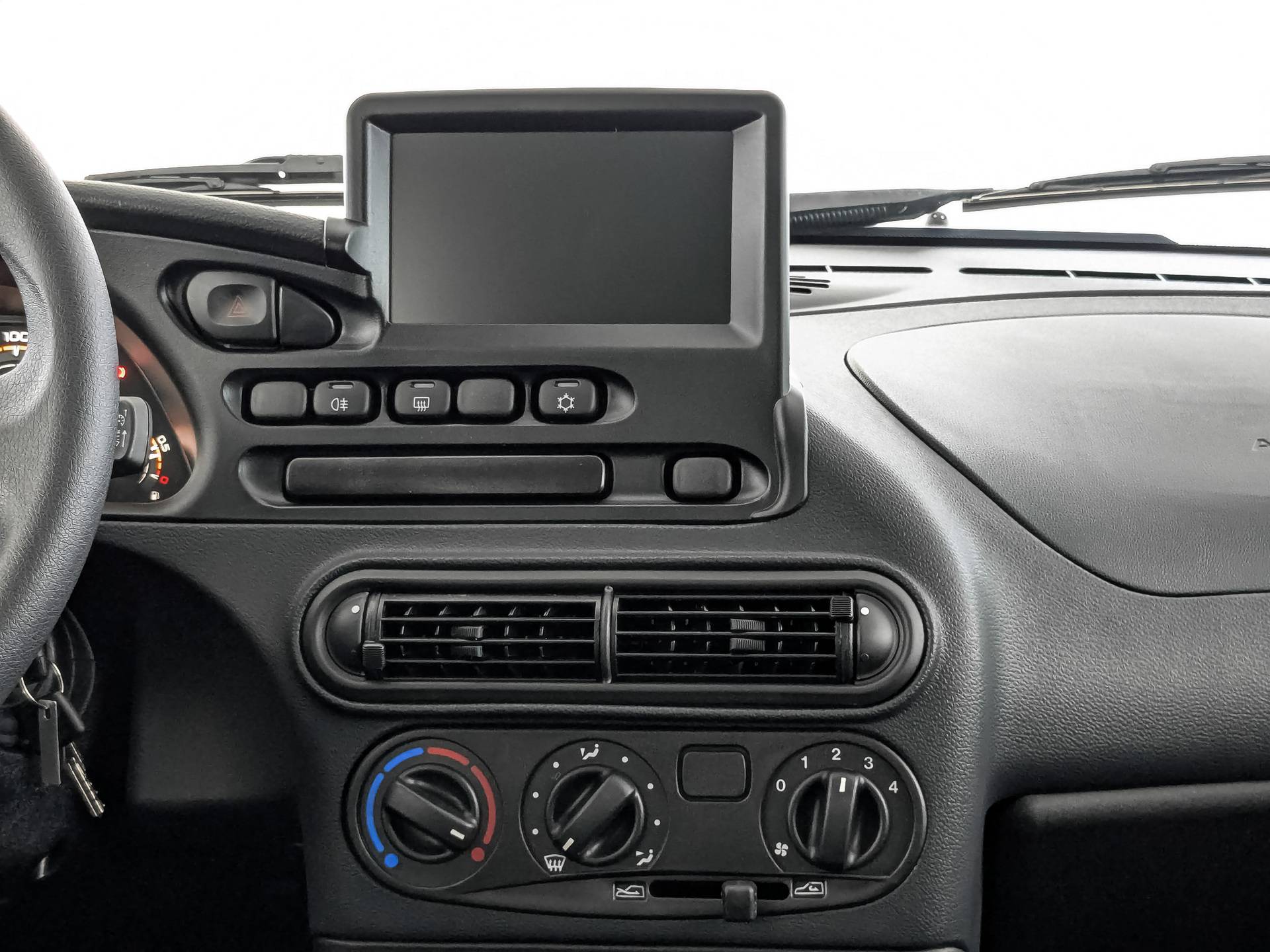 Lada Niva Travel Комфорт 24 Мультимедиа 1.7 80 л.с. МТ (Comfort 24 MMS)