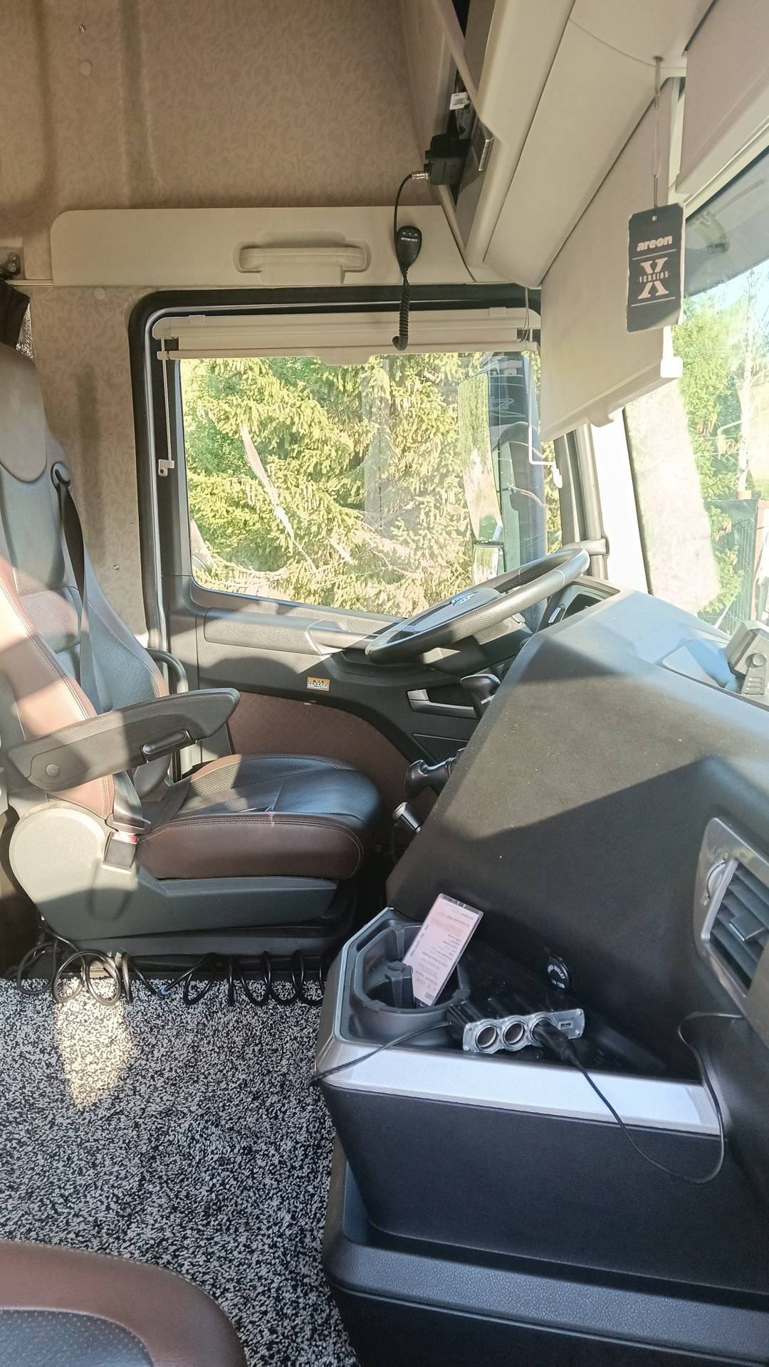 FAW CA4180P77K25E5 4x2,  182 819 км, 2023 года в лизинг